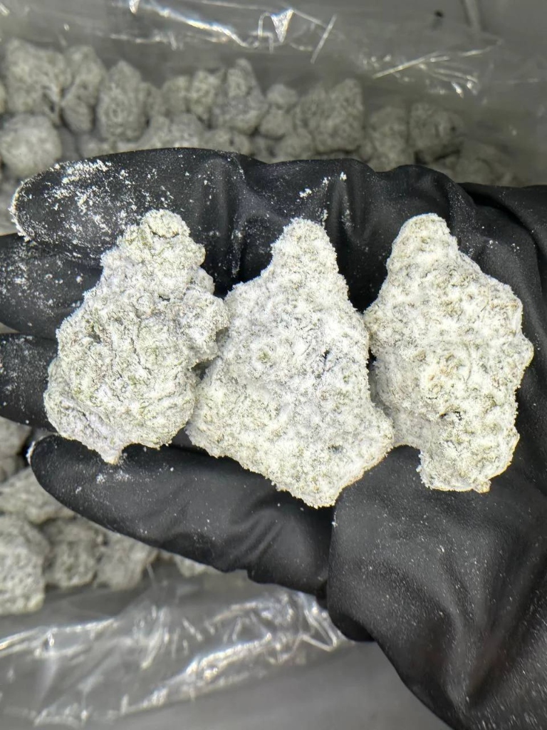 SNOW CAPS 48%